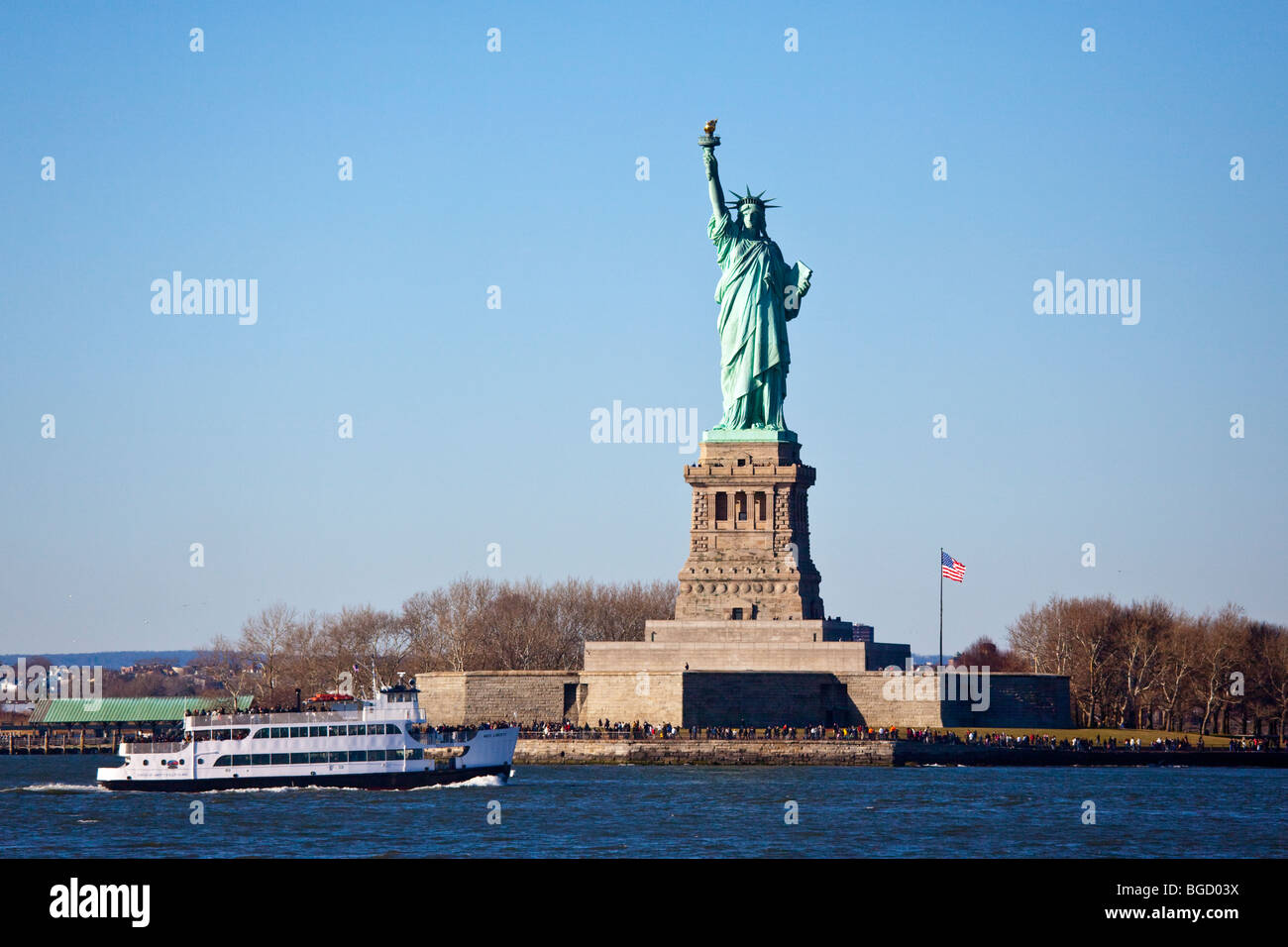 Statue de la liberté et de Ferry Banque D'Images