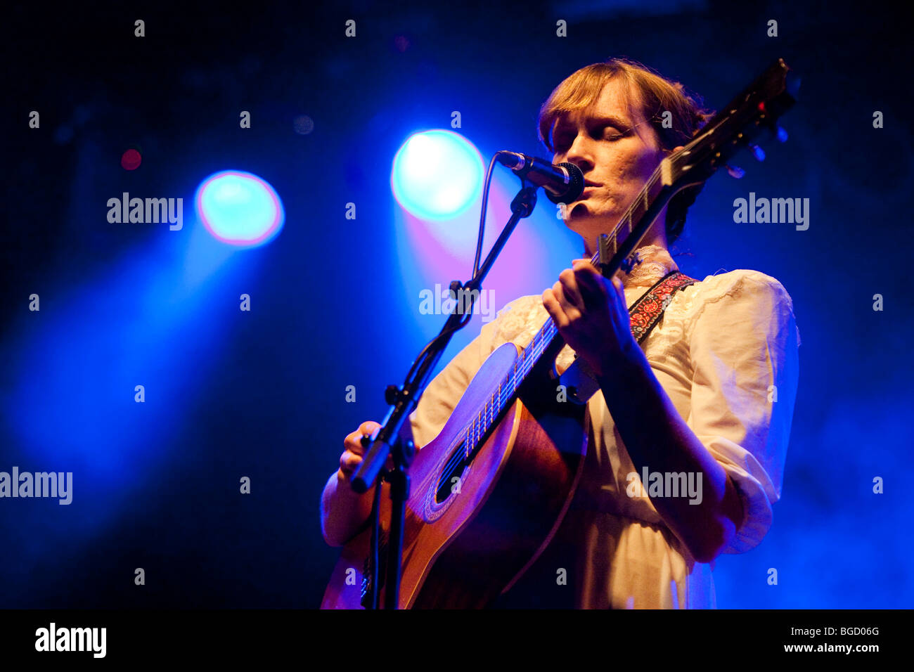 Le chanteur-compositeur américain Laura Gibson live at the Schueuer concert hall, Lucerne, Suisse Banque D'Images