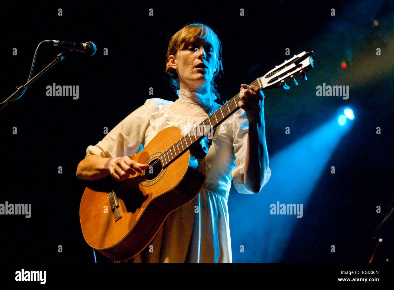 Le chanteur-compositeur américain Laura Gibson live at the Schueuer concert hall, Lucerne, Suisse Banque D'Images