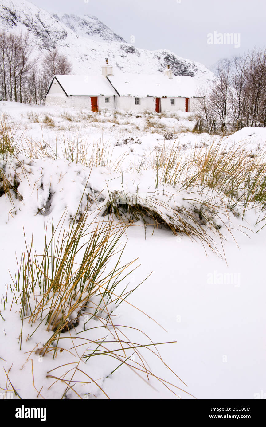 Cottage de Blackrock, Glencoe, l'Ecosse en hiver. L'hiver (décembre) 2009. Banque D'Images