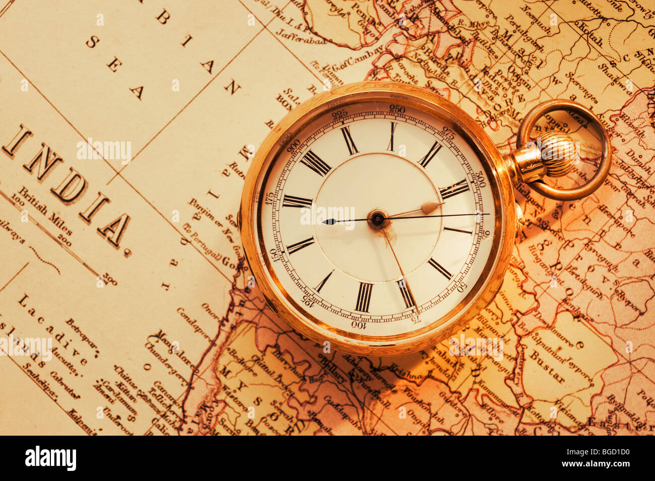 Antique gold watch sur l'ancien site de l'Inde Banque D'Images