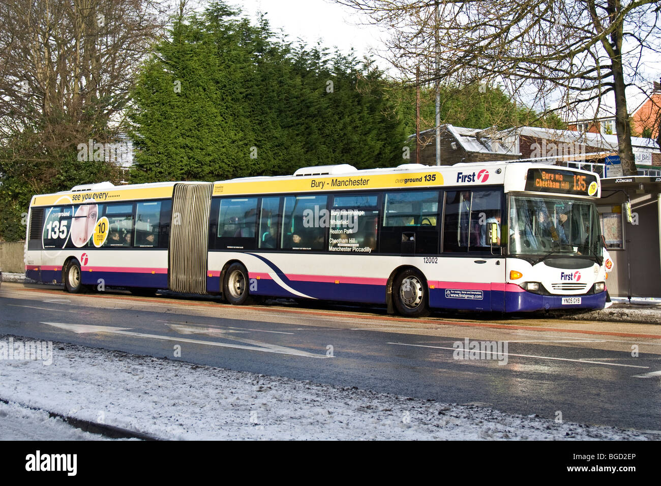 Bendy bus gérés par le premier bus sur Manchester Bury à vélo. Bury Old Road, Prestwich, Manchester, UK Banque D'Images