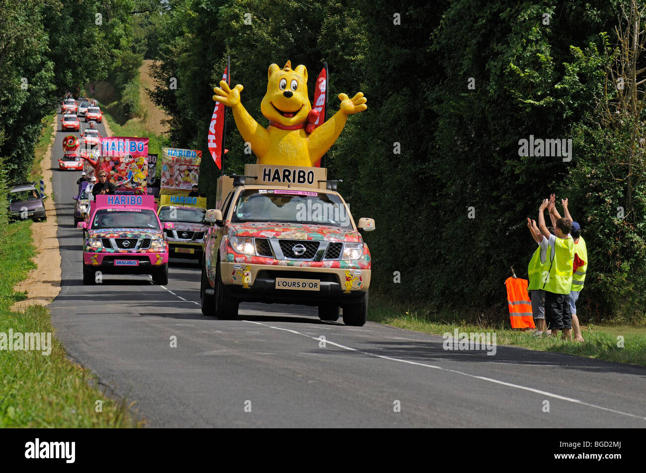 La caravane publicitaire-Tour de France 2009 près de Ratilly dans l' Yonne (89) departement de France Banque D'Images