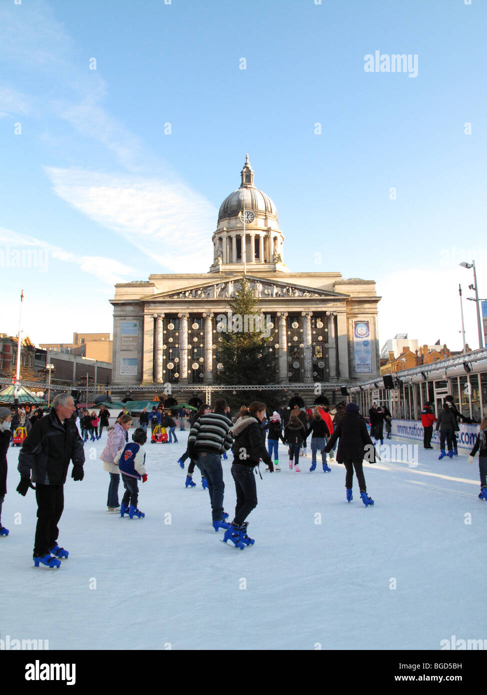 Patinoire en plein air, Place du Vieux Marché, Nottingham, Angleterre, Royaume-Uni Banque D'Images