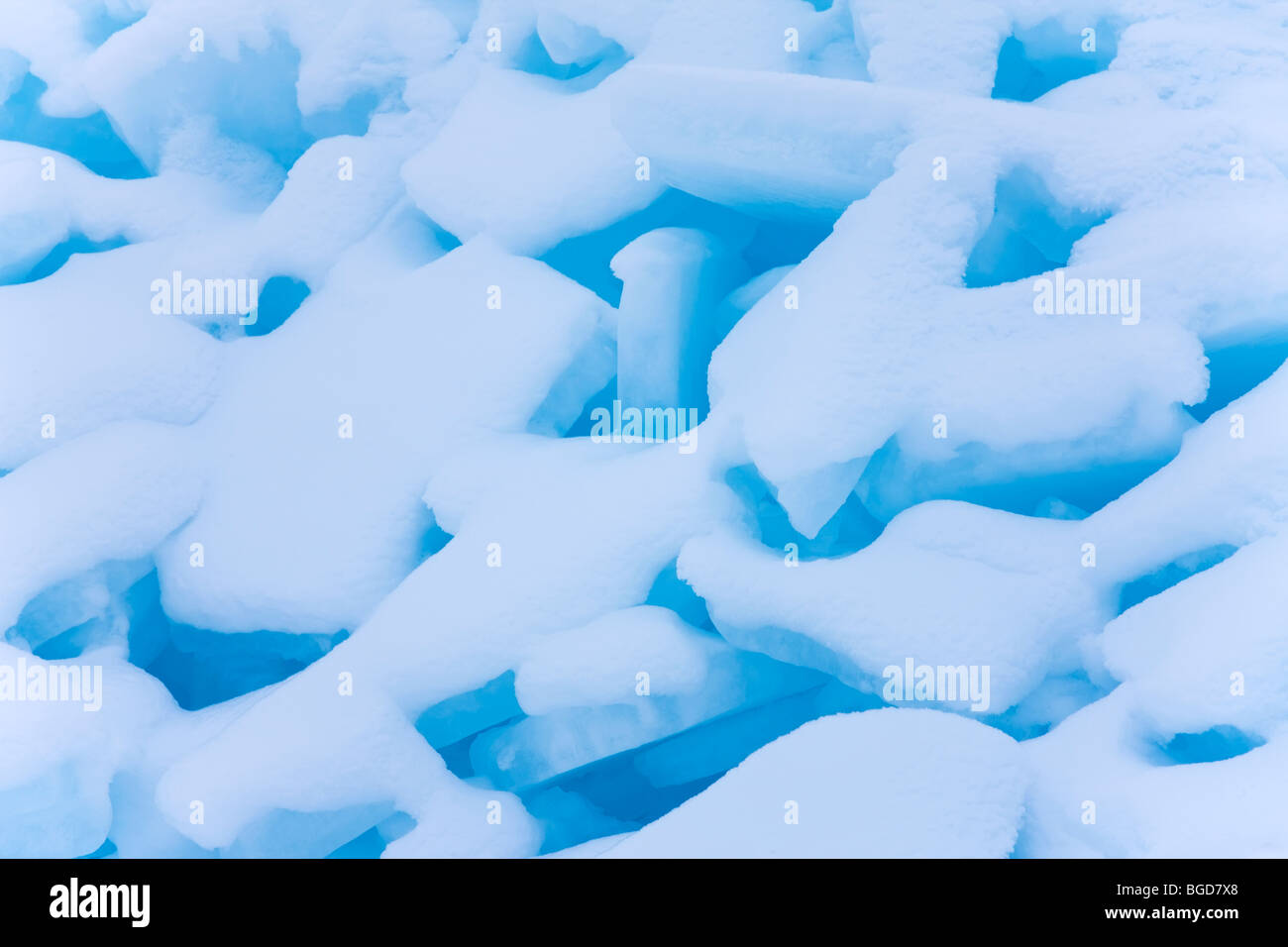 En plaques de glace, Tiniteqilaq, E. Greenland Banque D'Images