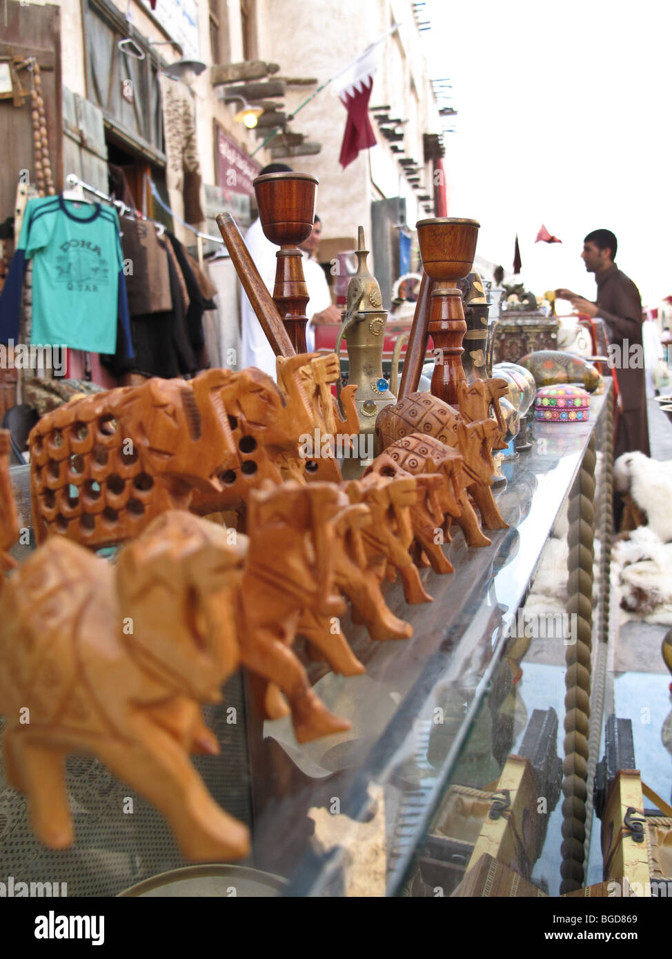 Des bibelots pour vendre aux touristes dans le Souq Waqif à Doha Qatar Banque D'Images