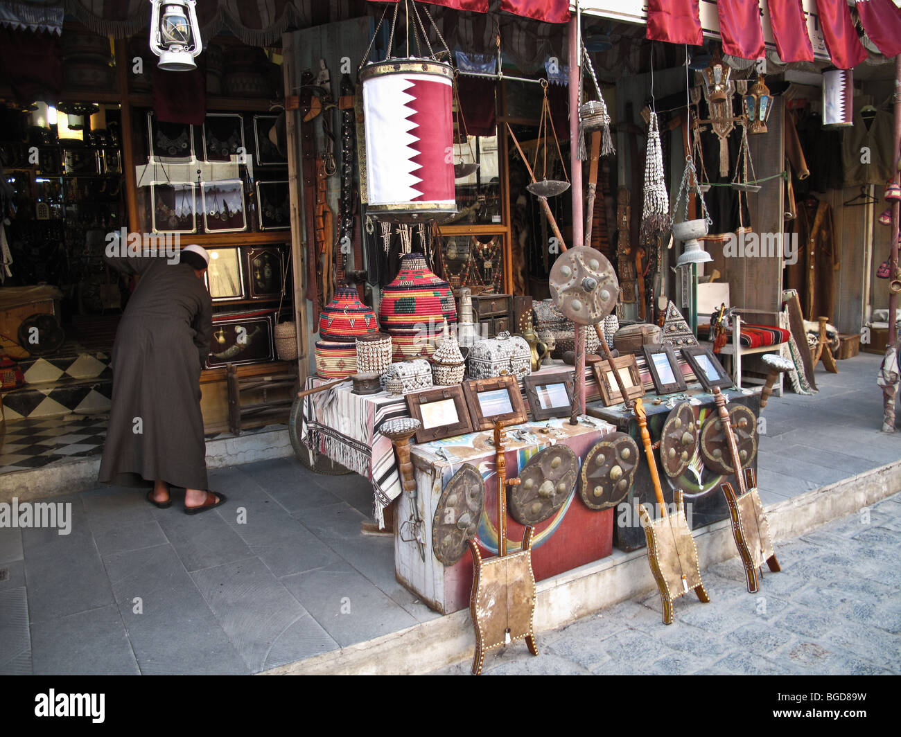 Des bibelots pour vendre aux touristes dans le Souq Waqif à Doha Qatar Banque D'Images