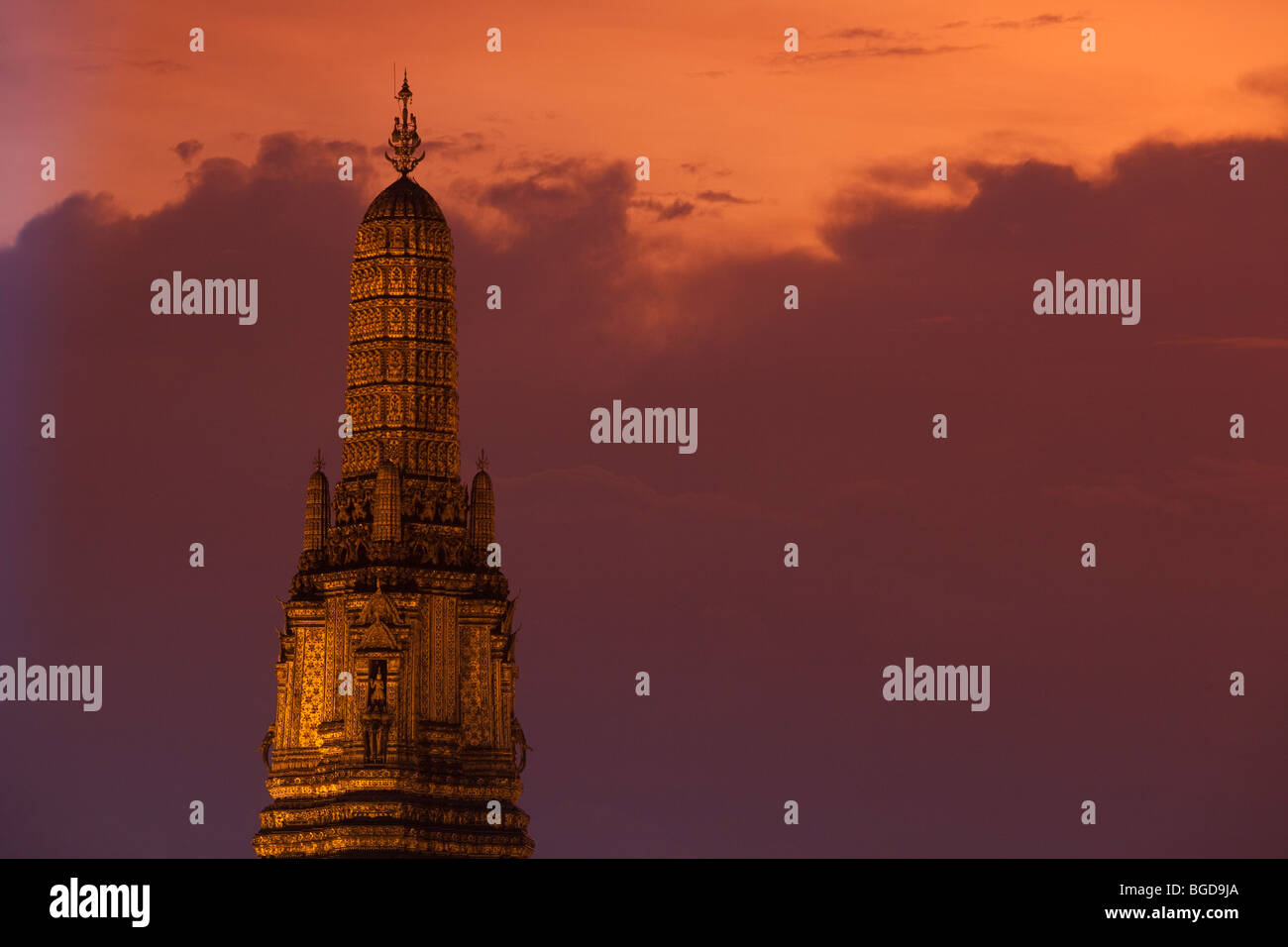 La scène autour de Wat Arun temple à Bangkok en Thaïlande. Banque D'Images