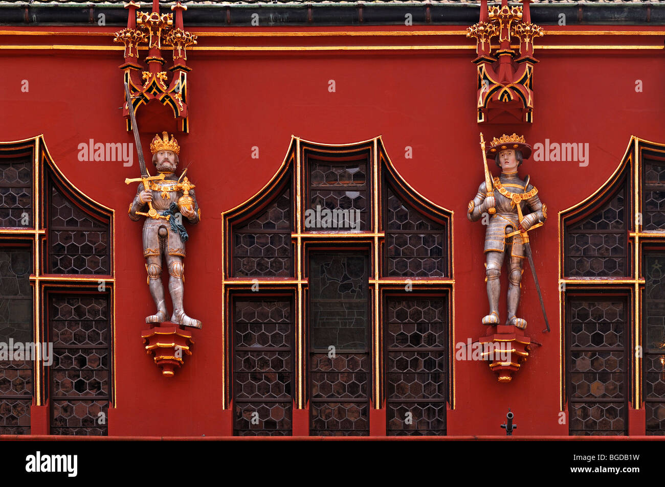 Les figures de deux dirigeants des Habsbourg sur l'Historisches Kaufhaus historical department store, 1520, 24 cathédrale Muensterplatz squar Banque D'Images