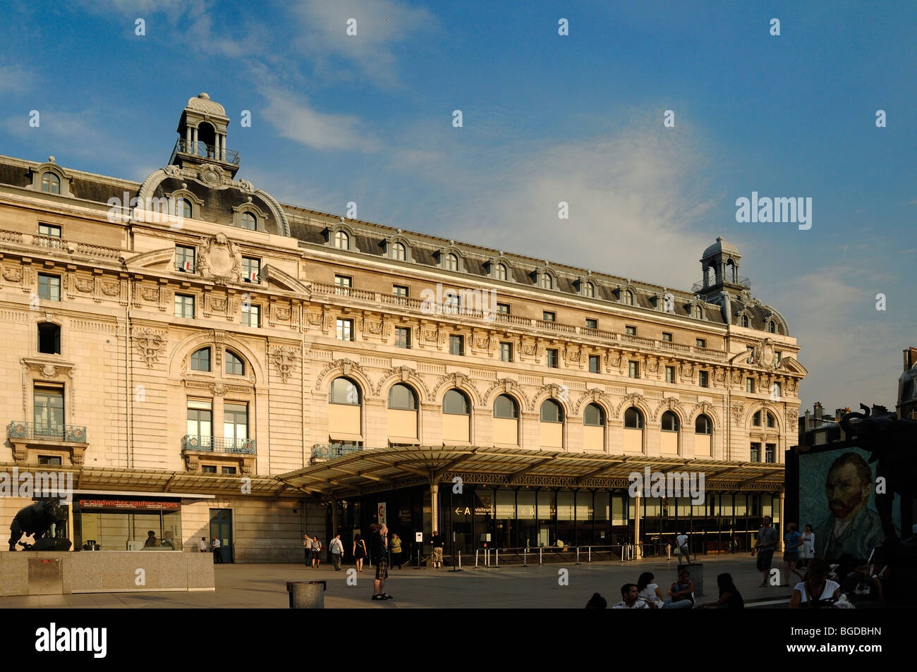 De l'extérieur façade principale du Musée d'Orsay Musée, une ancienne gare construite 1898-1900, Paris, France Banque D'Images
