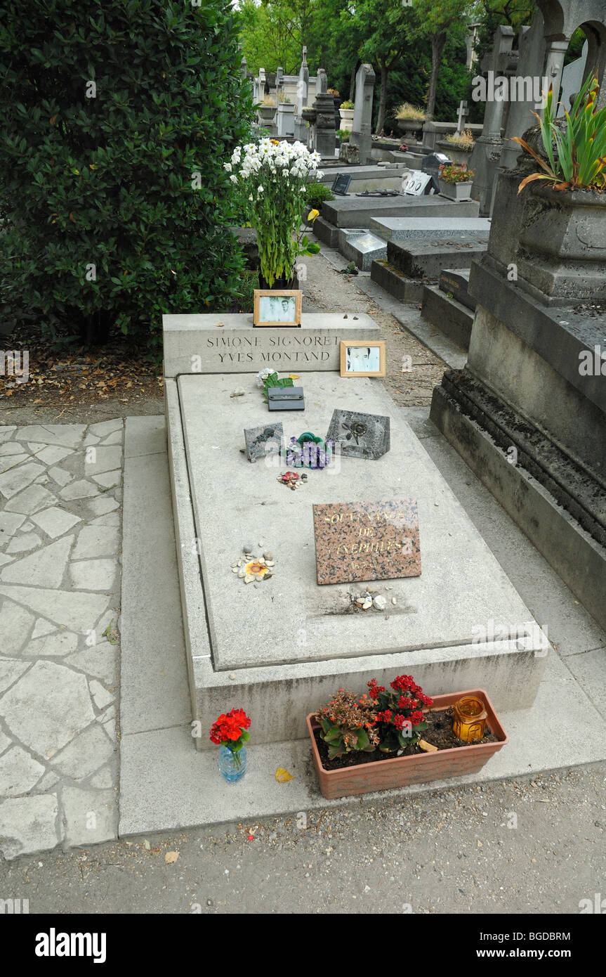 Tombe d'Yves Montand (1921-1991) ou tombe d'Yves Montand au cimetière du Père Lachaise, Menilmontant, Paris France Banque D'Images
