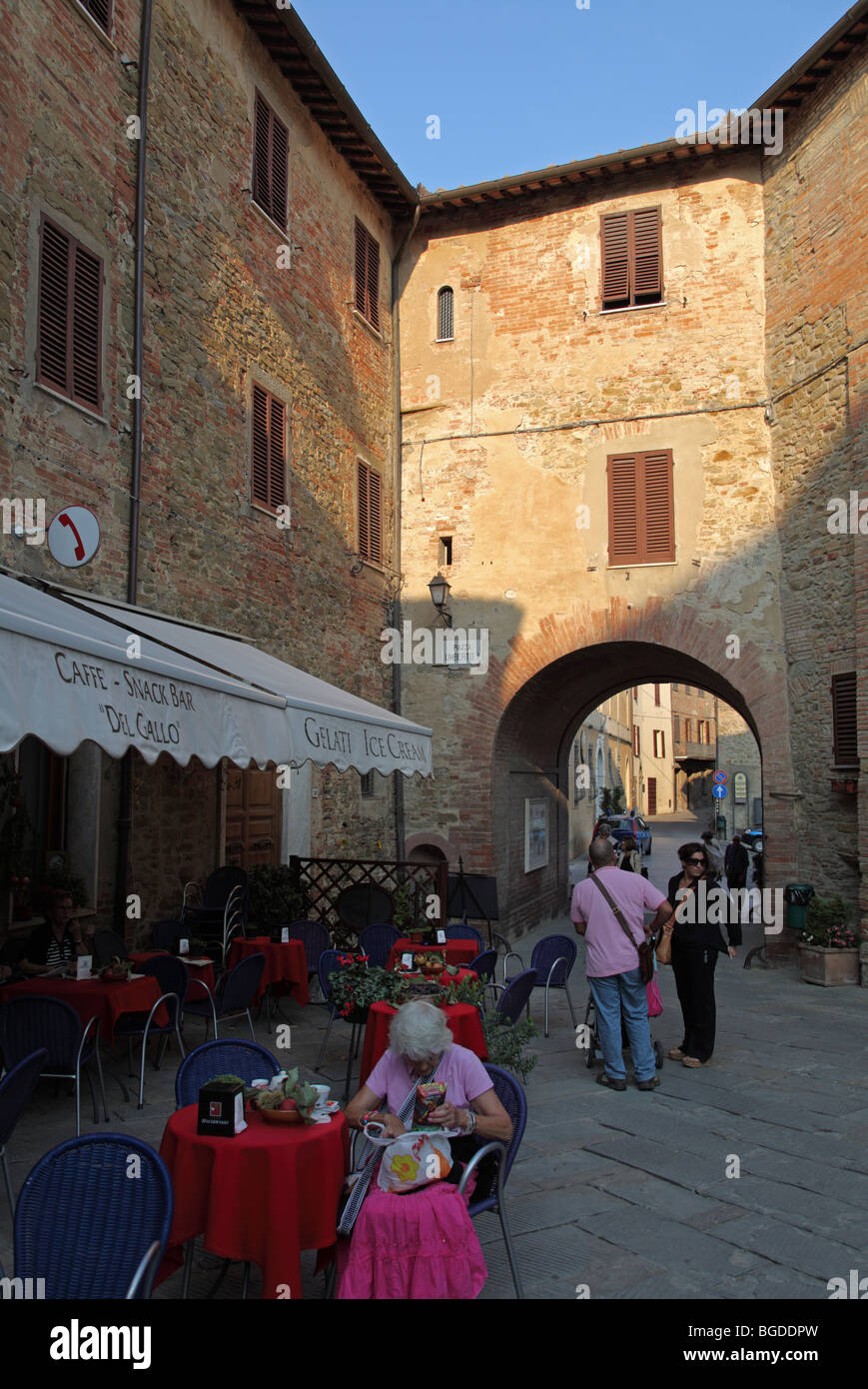 Caffe Gelateria dans Piazza Umberto I à Panicale Banque D'Images