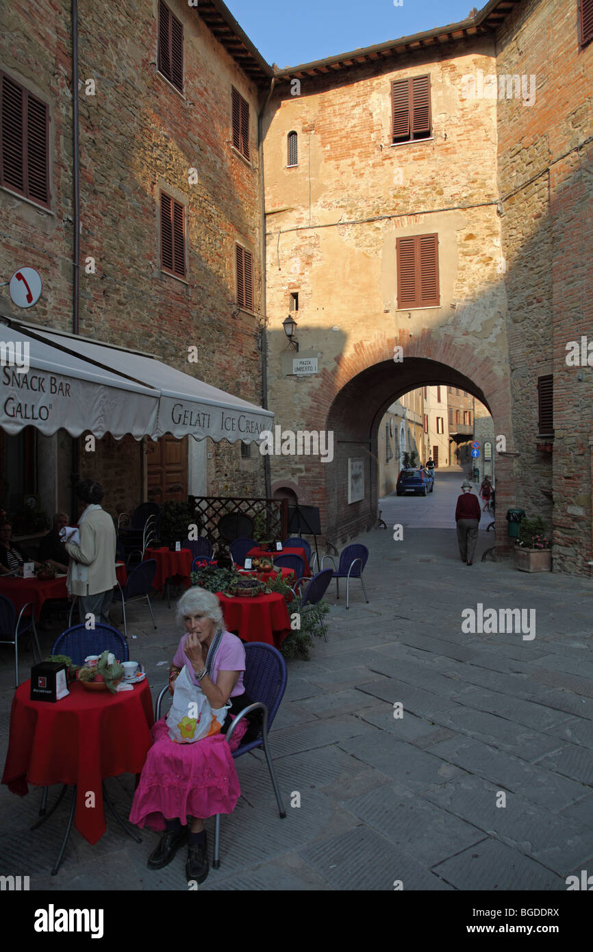 Caffe Gelateria dans Piazza Umberto I à Panicale Banque D'Images