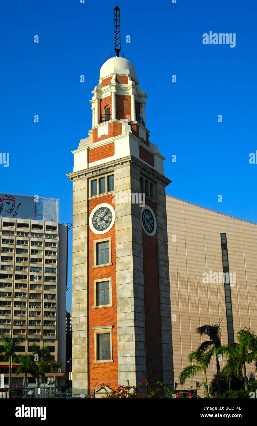 Tour de l'horloge en face du Centre Culturel, droite, Kowloon, Hong Kong, Chine, Asie Banque D'Images