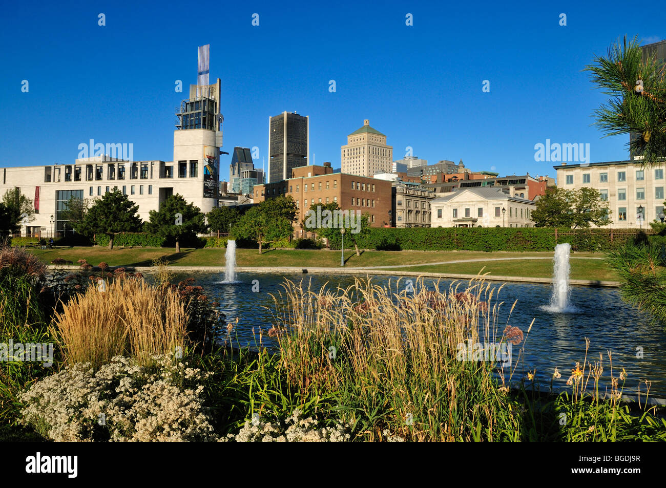 Vieux Port, Waterfront Park avec pointe a Calliere, Montréal, Québec, Canada, Amérique du Nord Banque D'Images