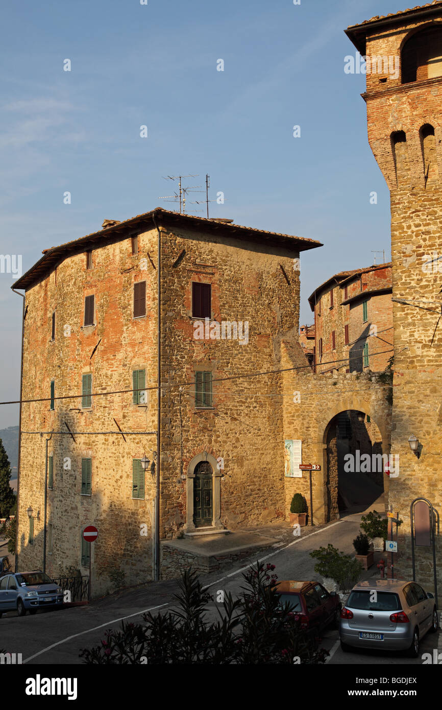 Arch menant au Centro Storico à Panicale Banque D'Images