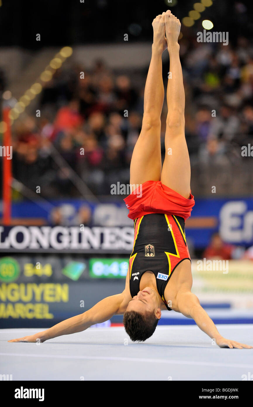 Marcel Nguyen, GER, exercices au sol, EnBW, 2009 Coupe du Monde de Gymnastique stade Porsche-Arena, Stuttgart, Bade-Wurtemberg, Germ Banque D'Images