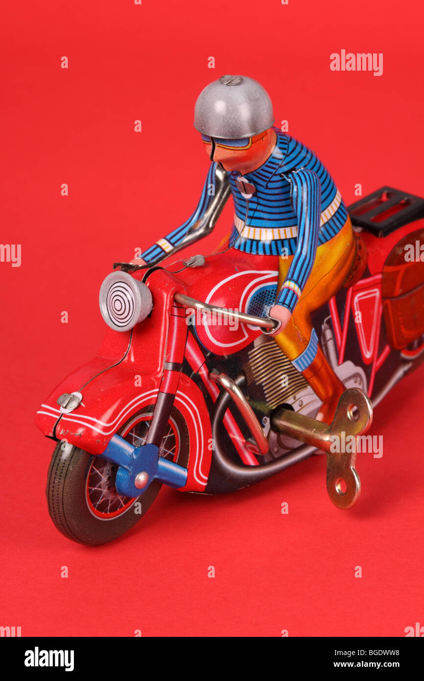 Retro old tin clockwork toy moto avec clé de liquidation Banque D'Images