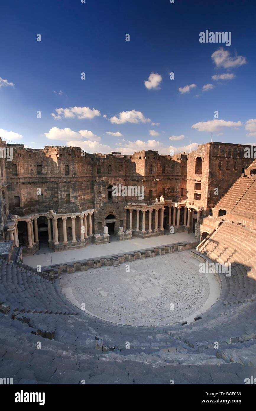 La Syrie, Bosra, ruines de l'ancienne ville romaine (un site de l'UNESCO), La Citadelle et le théâtre Banque D'Images