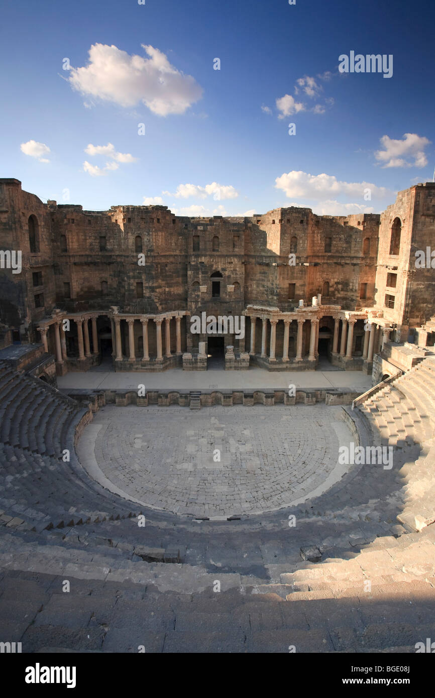 La Syrie, Bosra, ruines de l'ancienne ville romaine (un site de l'UNESCO), La Citadelle et le théâtre Banque D'Images