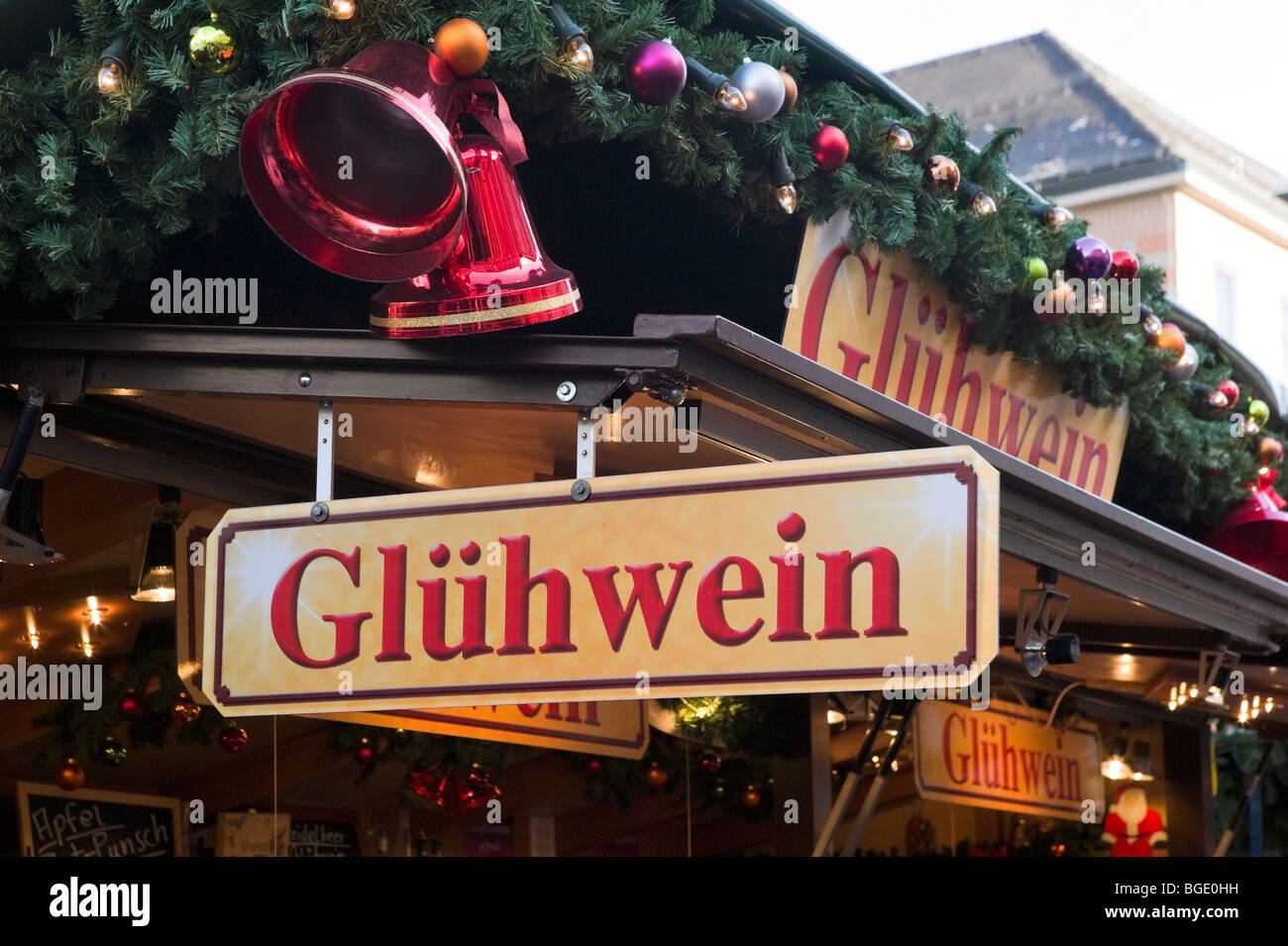 Dans le décrochage Gluhwein Marché de Noël à la place Marienplatz, Munich, Allemagne Banque D'Images