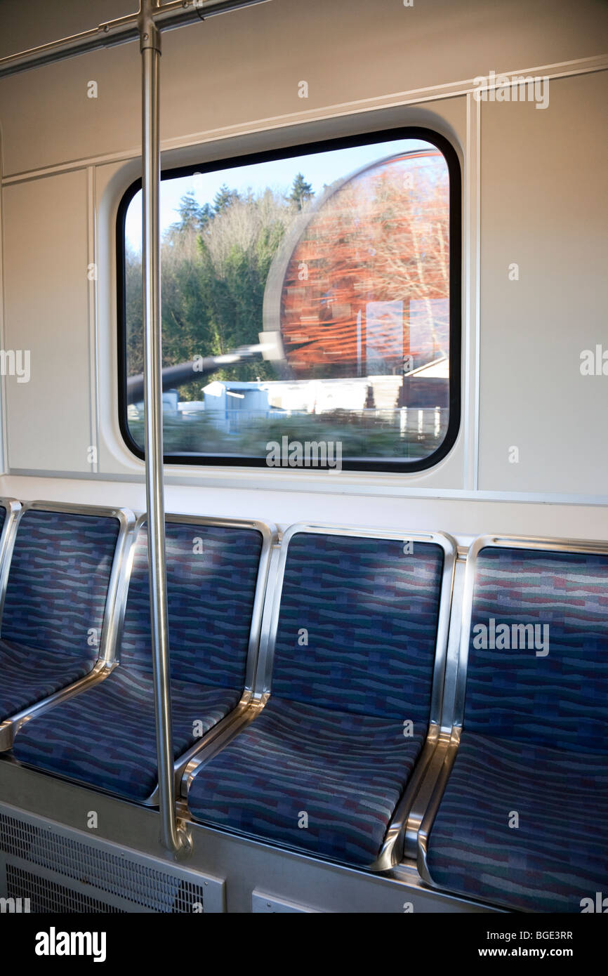 L'intérieur du train en mouvement, Columbia City Station - Sound Transit Link Light Rail- Seattle, Washington. Banque D'Images
