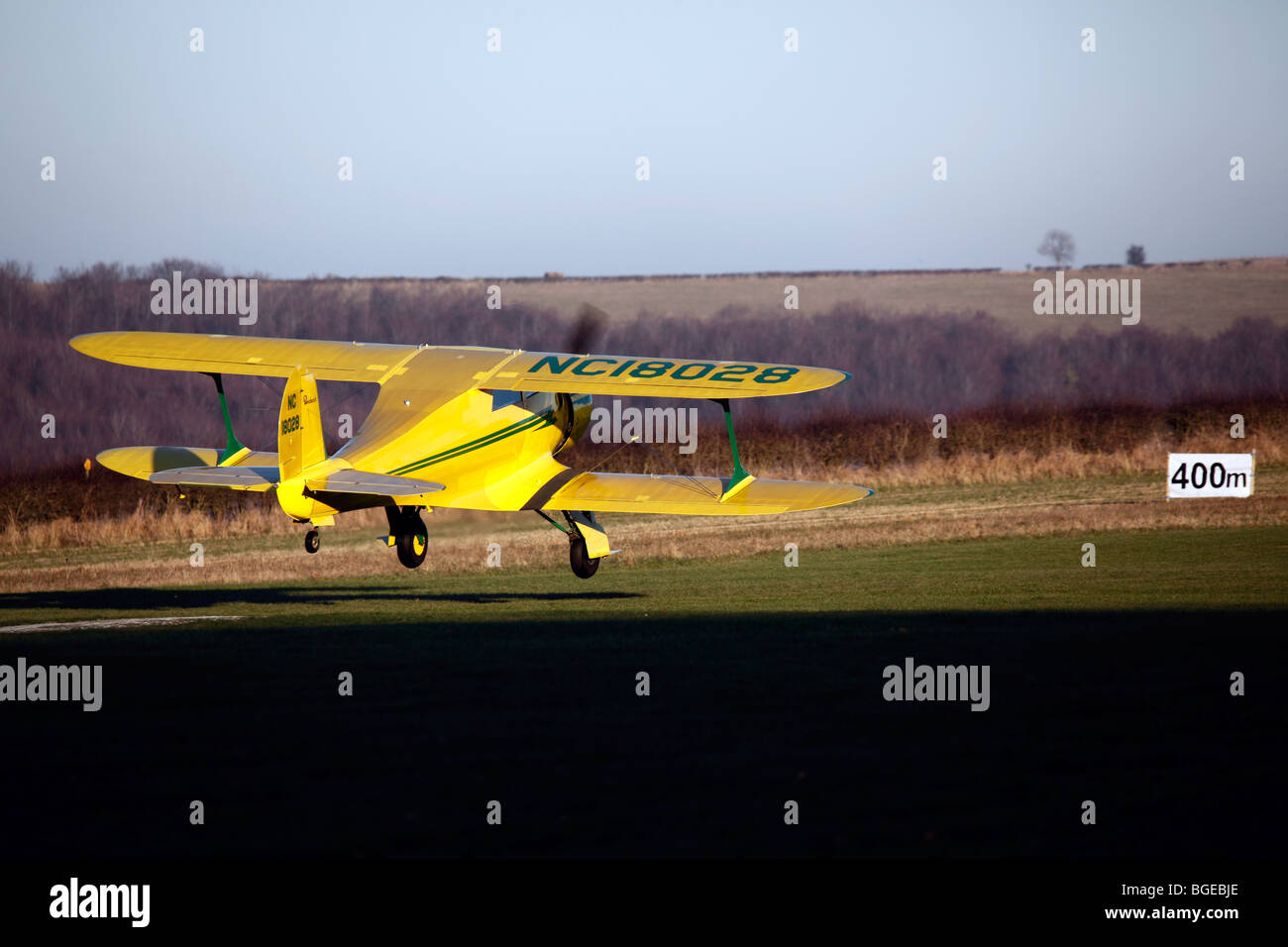 Beech D17S Staggerwing N18028 le jour de l'an à Compton Abbas airfield dans le Dorset en Angleterre Banque D'Images