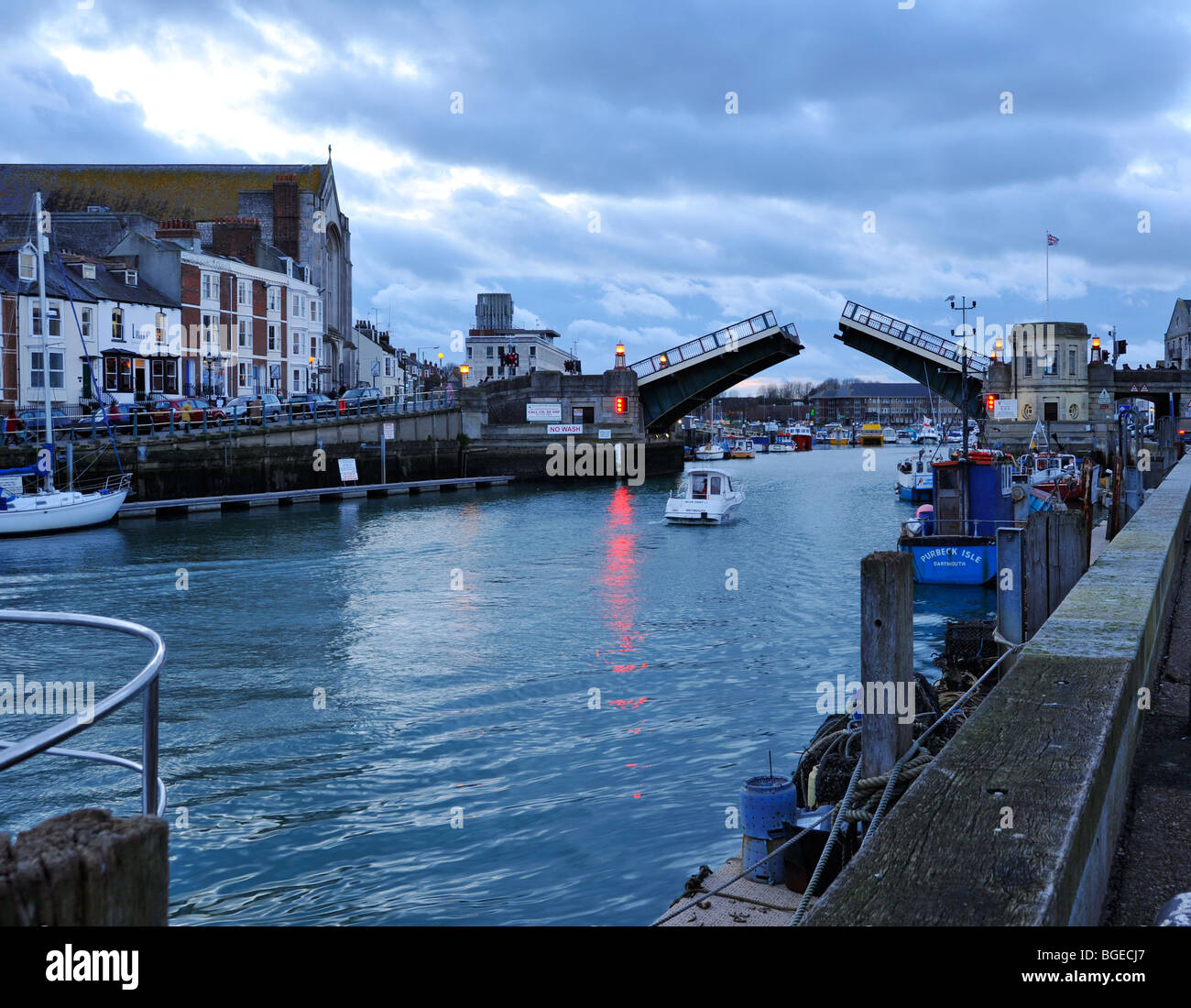 Ouverture du pont de la vieille ville du port de Weymouth Banque D'Images