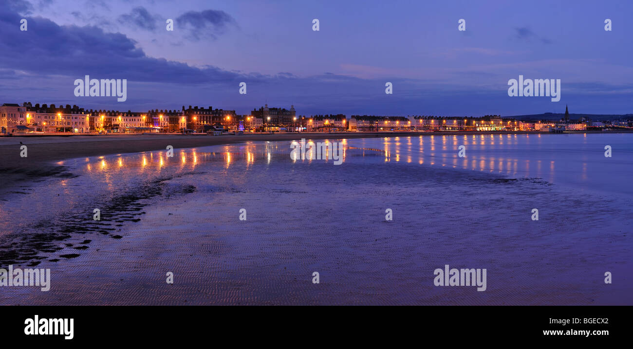 Front de mer de Weymouth sur une soirée de décembre. Le Dorset. Banque D'Images