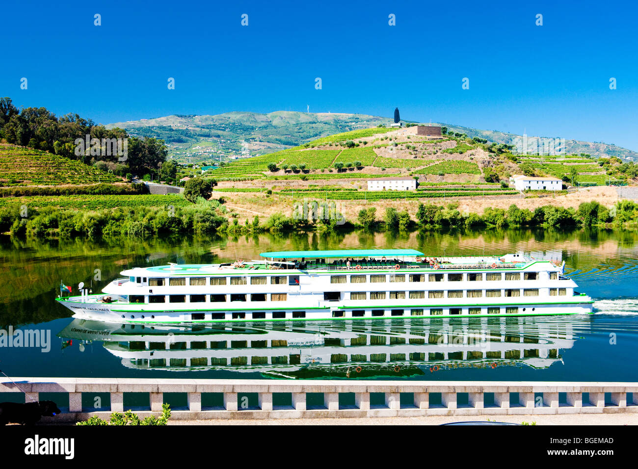 Bateau de croisière à Peso da Regua, Vallée du Douro, Portugal Banque D'Images