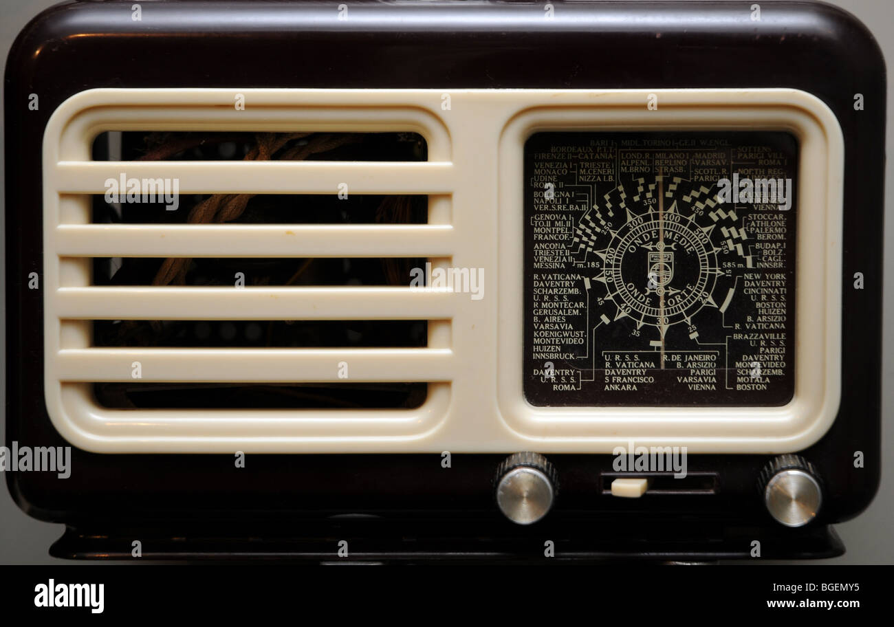 Récepteur radio ancien dans un musée en Norvège Photo Stock - Alamy