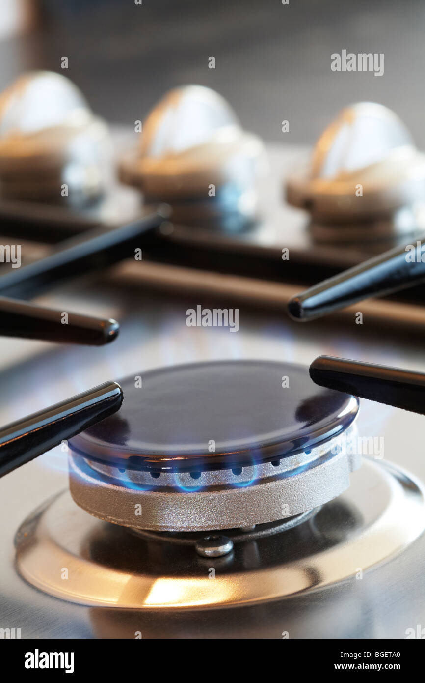 L'anneau de gaz naturel cuisine vitrocéramique brûleur descendre sur Banque D'Images