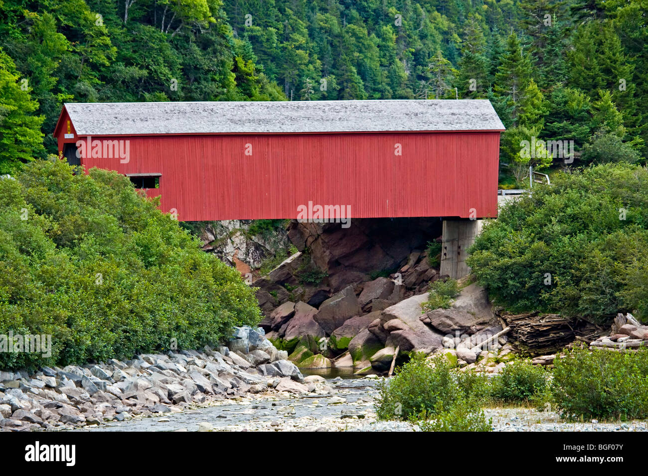 Pont couvert sur la rivière Point Wolfe dans le parc national Fundy, l'autoroute 114, route du littoral de Fundy, de l'Alberta, du Nouveau-Brunswick, Cana Banque D'Images