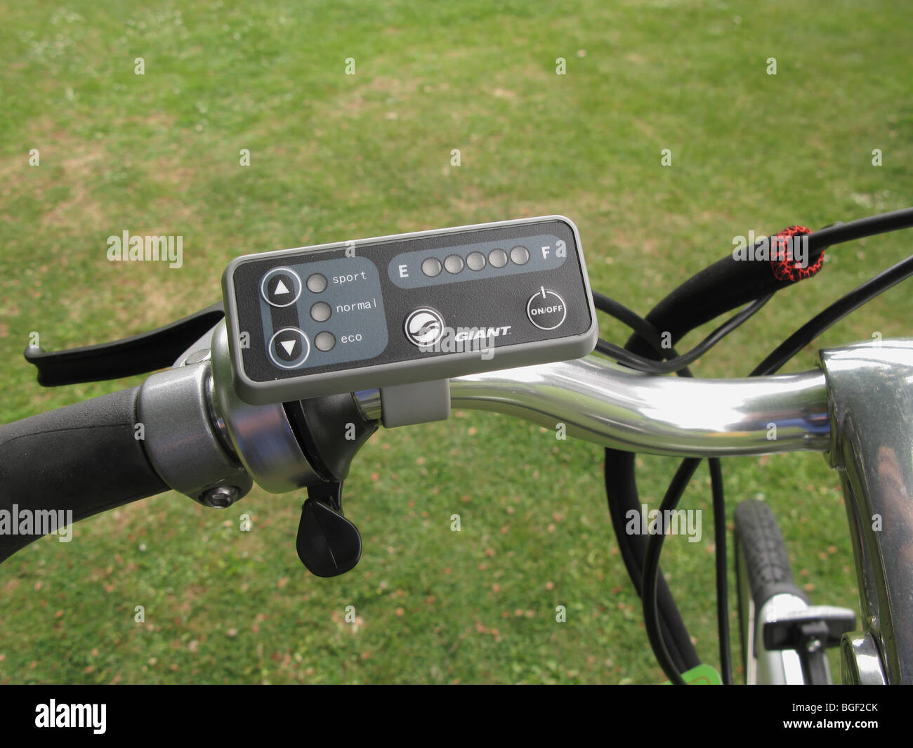 La marque Giant Twist Freedom CS Lite vélo électrique libre de l'état de la  batterie de l'ordinateur de bord au guidon du mètre Photo Stock - Alamy