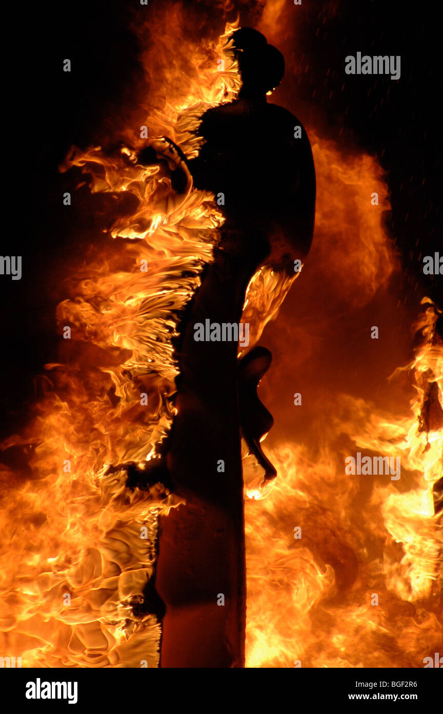 La structure de combustion festival espagnol "Las Fallas" Banque D'Images