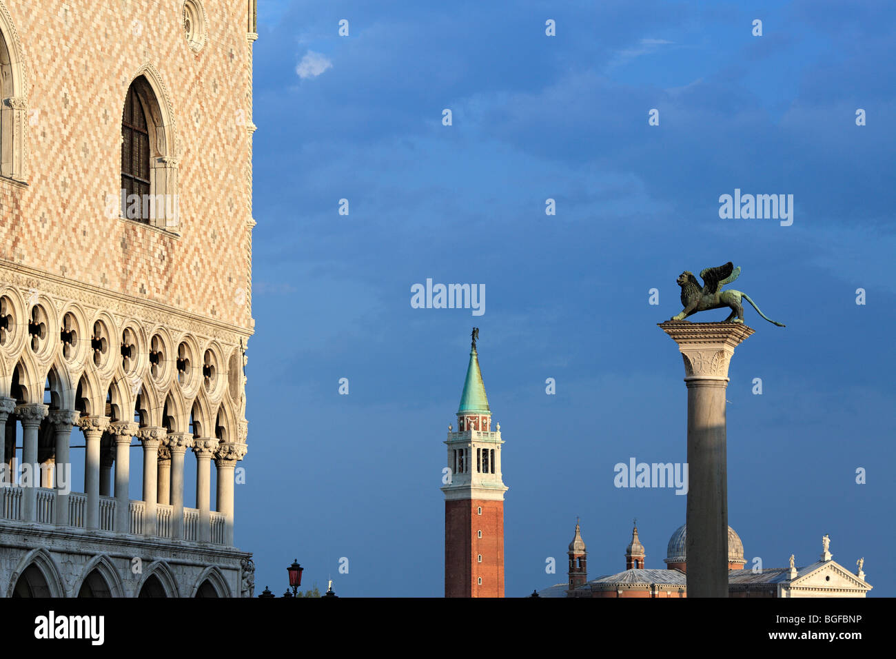 Colonne avec lion de Saint-Marc, Venise, Vénétie, Italie Banque D'Images
