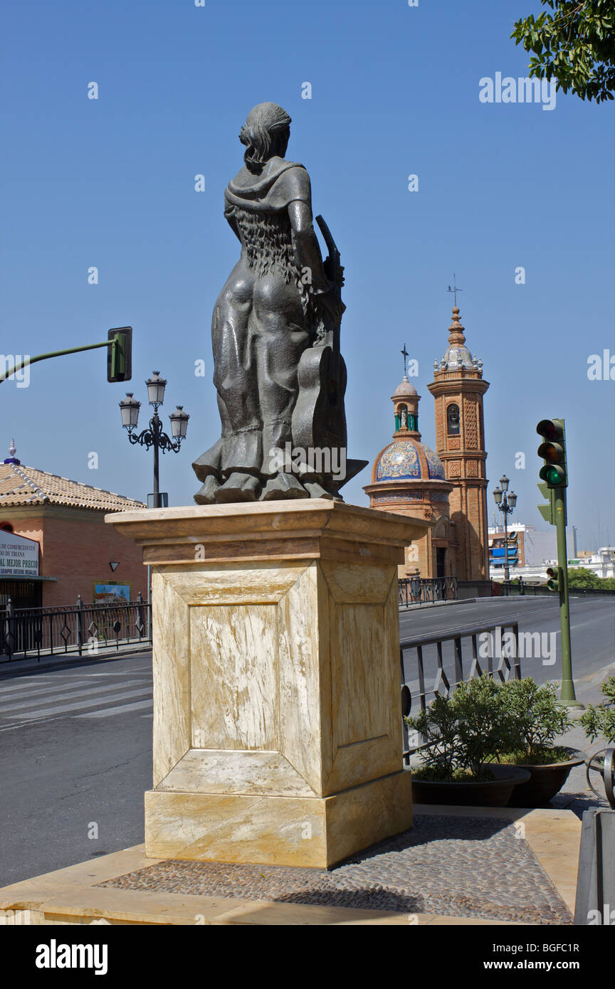 Voir du Flamenco à la statue vers le pont de Triana, Puente de Isabel II, Séville, Espagne, Banque D'Images
