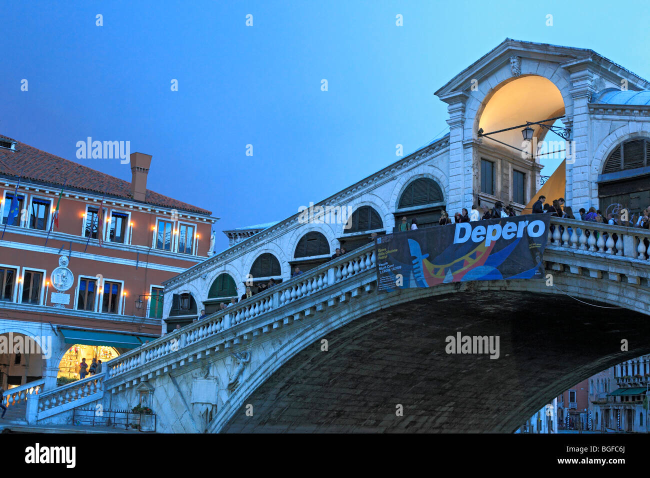 Pont du Rialto (Ponte di Rialto), Venise, Vénétie, Italie Banque D'Images