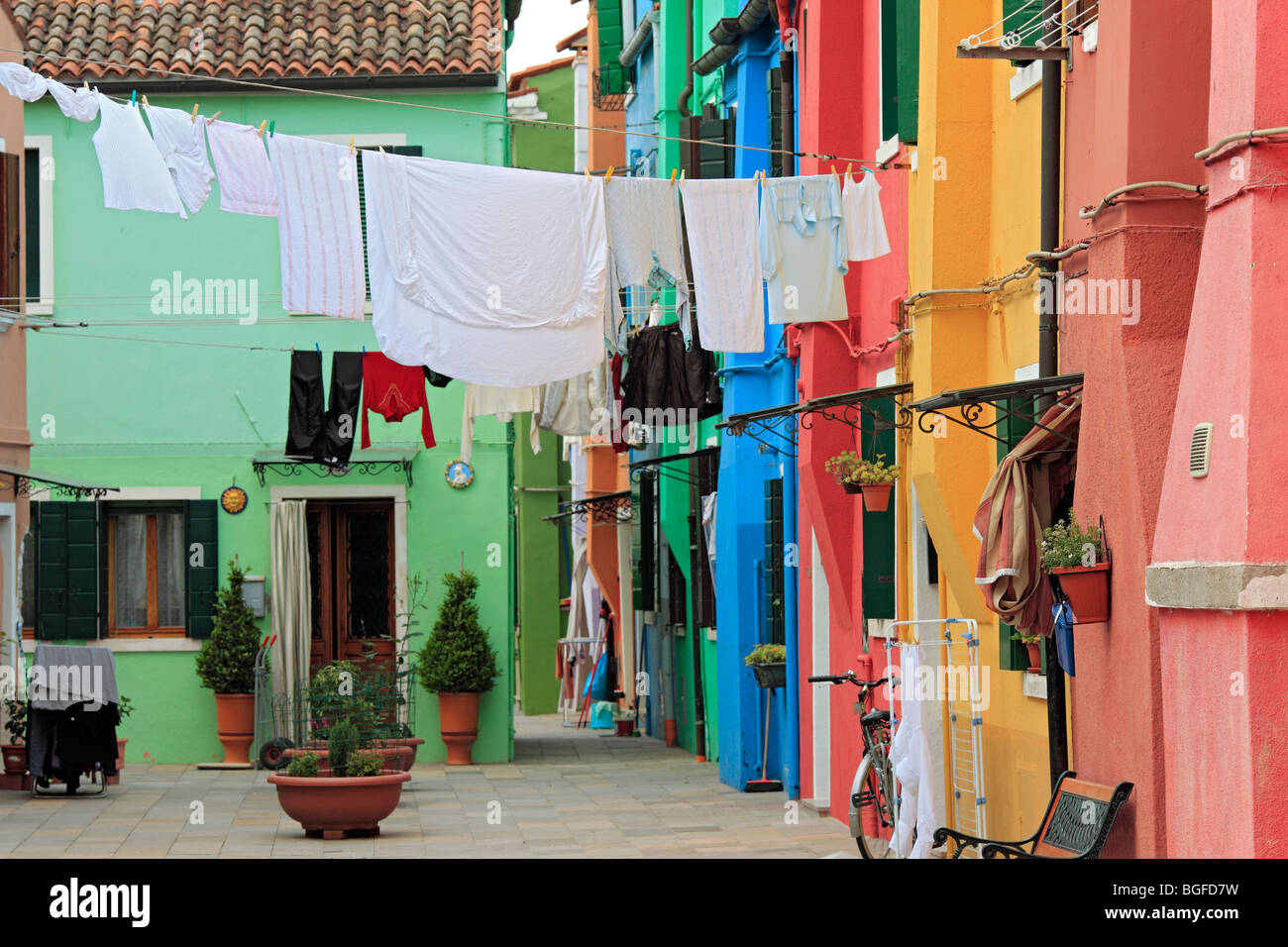 Maisons aux façades colorées, Burano, Venise, Vénétie, Italie Banque D'Images