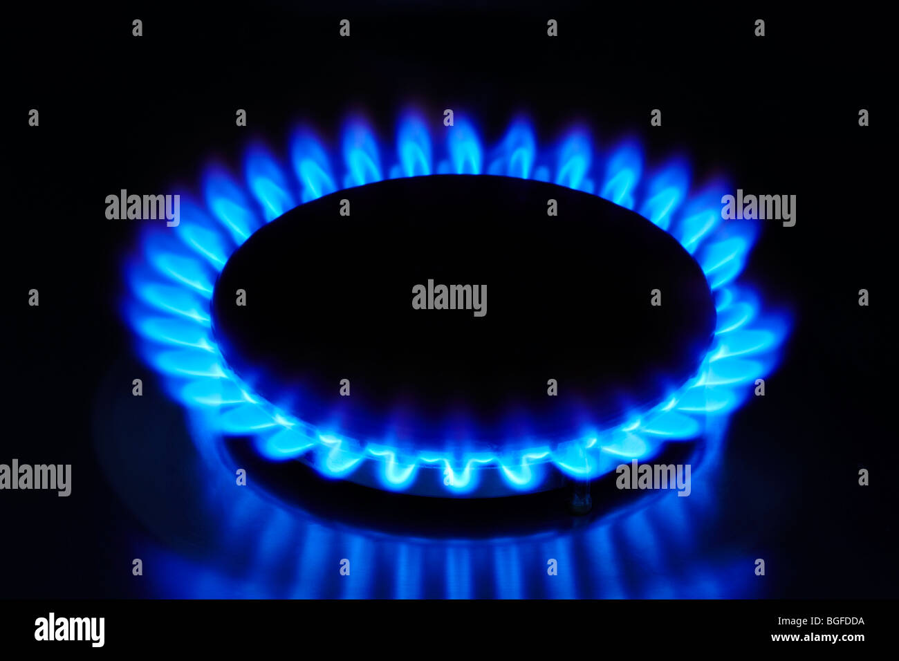 L'anneau de gaz avec la flamme bleue Banque D'Images