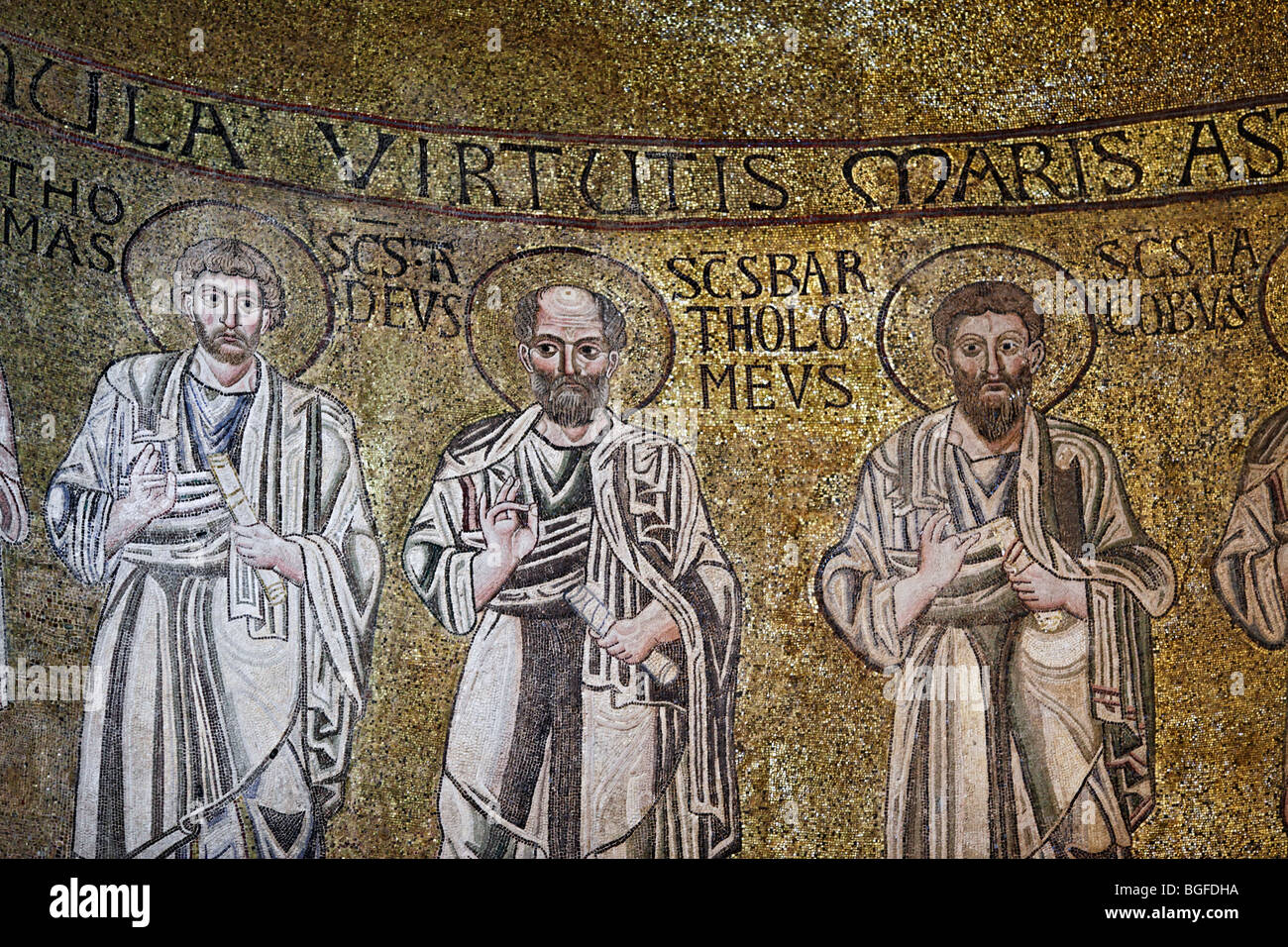 Apôtres, 12e siècle mosaïque byzantine, cathédrale de Santa Maria Assunta, Torcello, Venise, Vénétie, Italie Banque D'Images