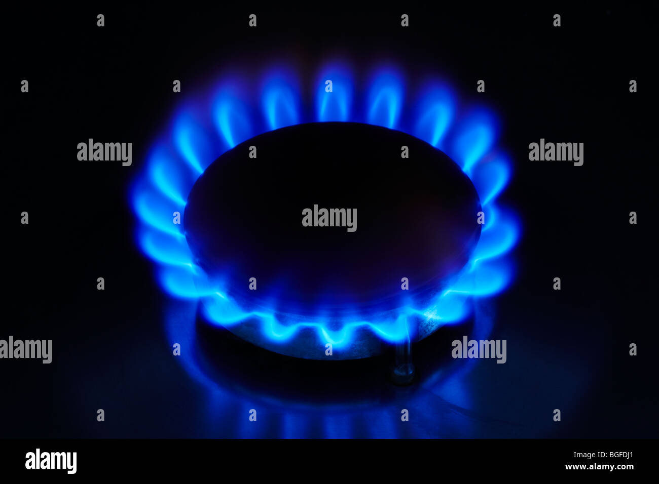 L'anneau de gaz avec la flamme bleue Banque D'Images