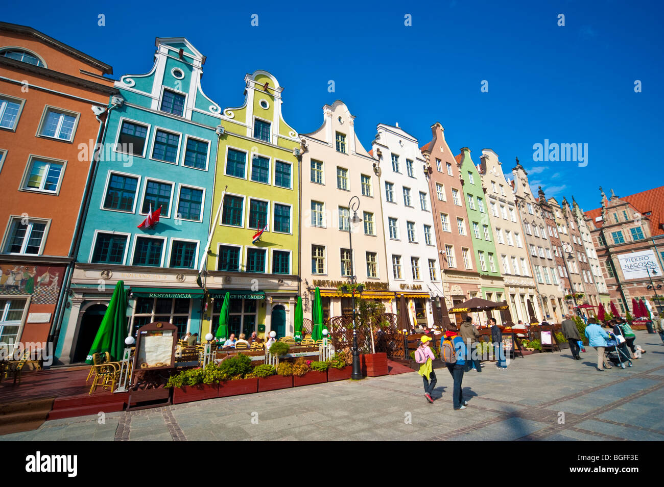Façades et pignons de maisons de marchands au centre historique de la vieille ville de Gdansk, Pologne | Giebel von historischen Häusern Danzig Banque D'Images