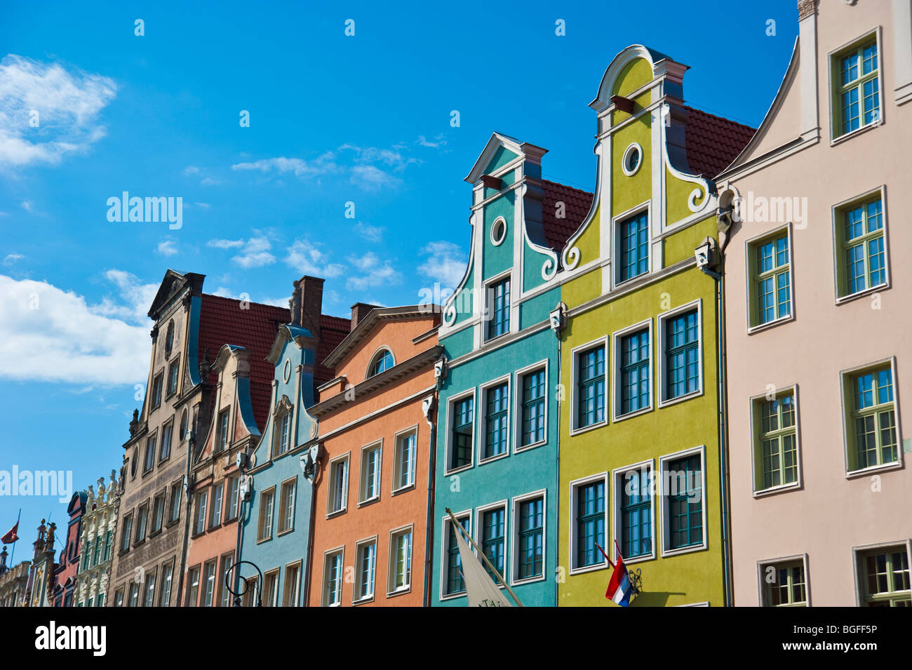 Façades et pignons de maisons de marchands au centre historique de la vieille ville de Gdansk, Pologne | Giebel, Fassaden von historischen Häusern, Danzig Banque D'Images