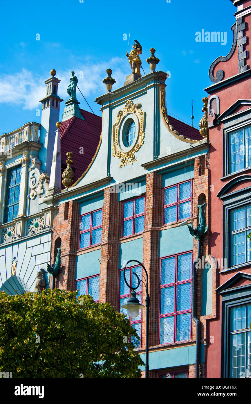 Façades et pignons de maisons de marchands au centre historique de la vieille ville de Gdansk, Pologne | Giebel von historischen Häusern Danzig Banque D'Images