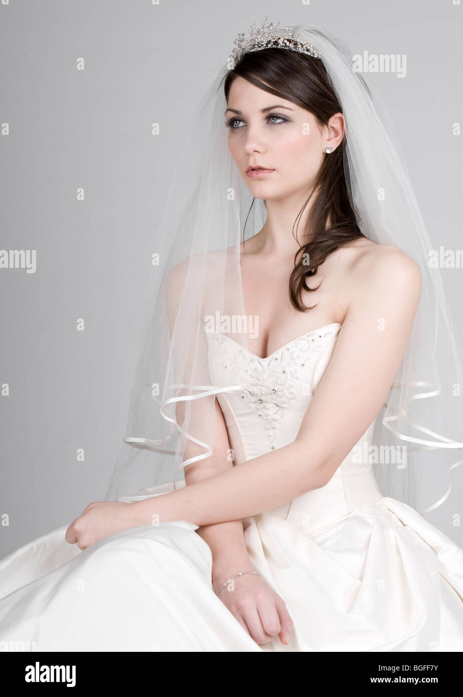 Substitution, Portrait of a Teenage Bride Banque D'Images