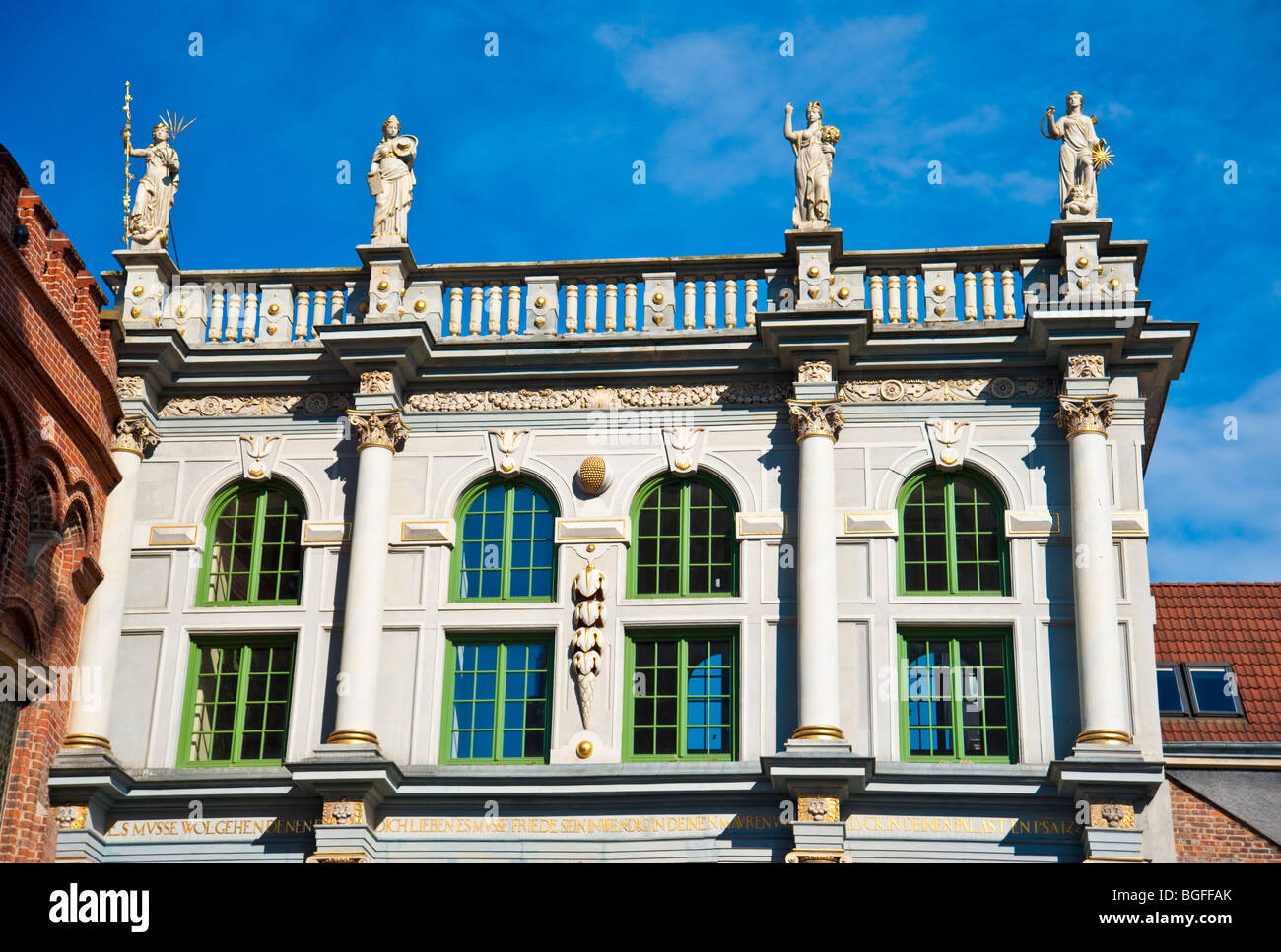 Gable et façade du Golden Gate au centre historique de la vieille ville de Gdansk, Pologne | Giebel, Goldenes Tor, Danzig Banque D'Images
