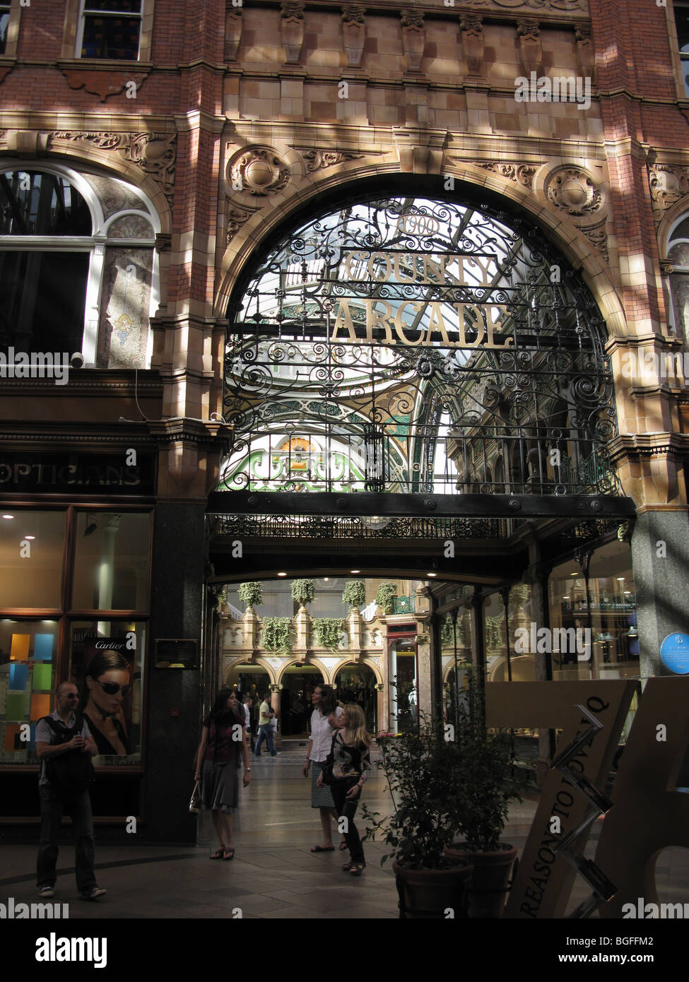 Intérieur de l'Arcade du comté de Leeds UK quartier victorien Banque D'Images