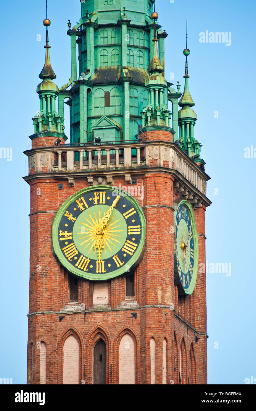 Tour de l'horloge de l'hôtel de ville au centre historique de la vieille ville de Gdansk, Pologne | Turm des Rathauses von Danzig Banque D'Images