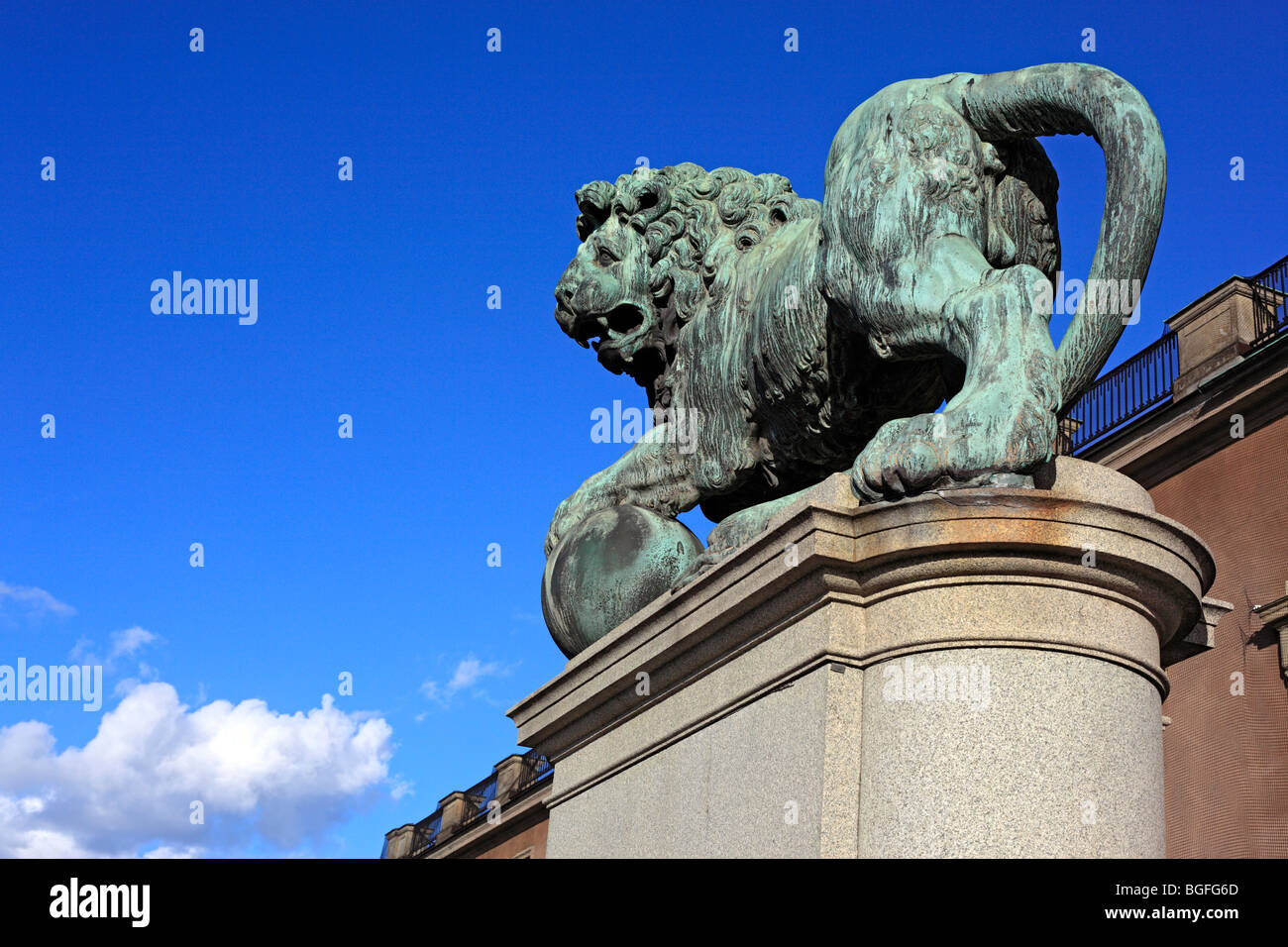 Lion de bronze près de Palais Royal, Stockholm, Suède Banque D'Images